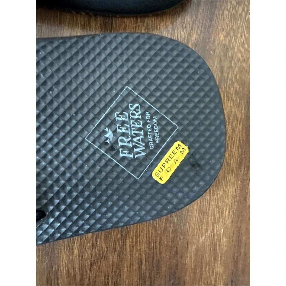 FREEWATERS Black  Men's Supreem Flip Flops Sandals 7.5 Women's 9